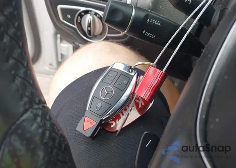 2016 Mercedes-Benz C 300 4Matic/Luxury 4Matic/Sport 4Matic из США, поврежденный, VIN 55SWF4KB4GU160102